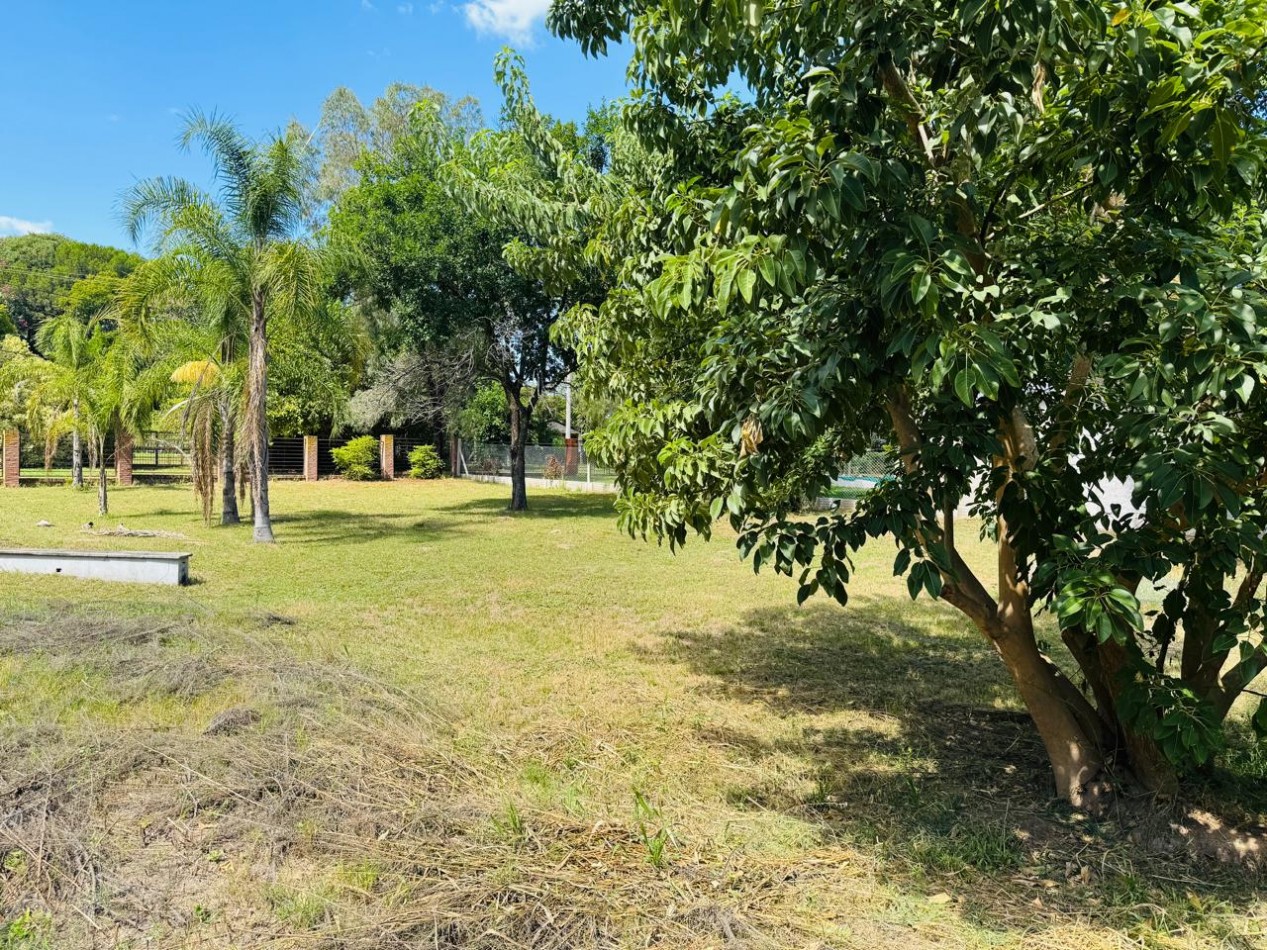 ARROYO LEYES - LOS CITRICOS 3009 - GRAN TERRENO FORESTADO Y CON PISCINA 