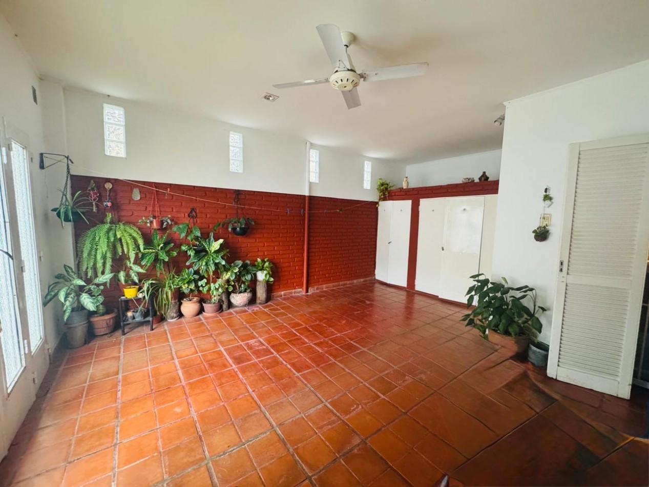 CASA SOBRE AV BLAS PARERA (EN OCHAVA)