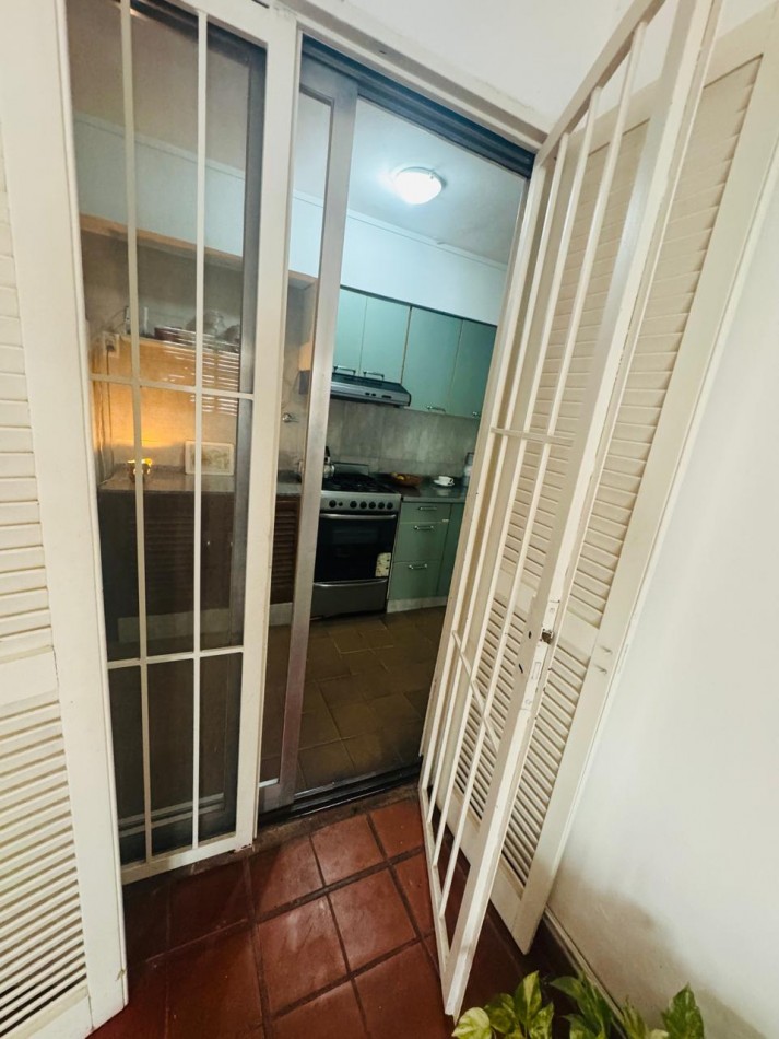 CASA SOBRE AV BLAS PARERA (EN OCHAVA)