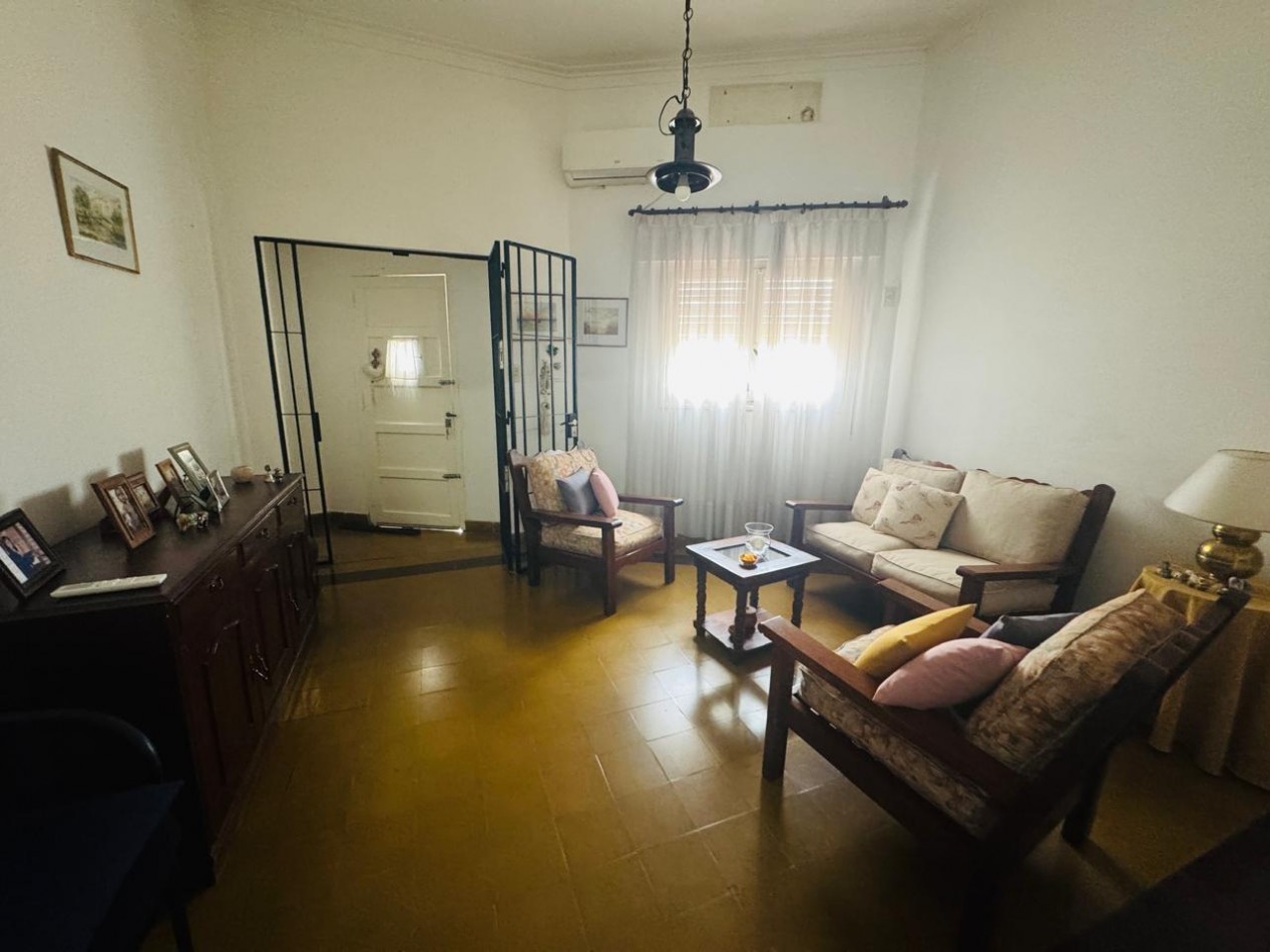 CASA SOBRE AV BLAS PARERA (EN OCHAVA)