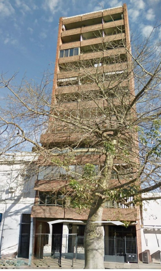 LOCAL COMERCIAL EN PLENO CENTRO FRENTE A LA PLAZA DEL SOLDADO