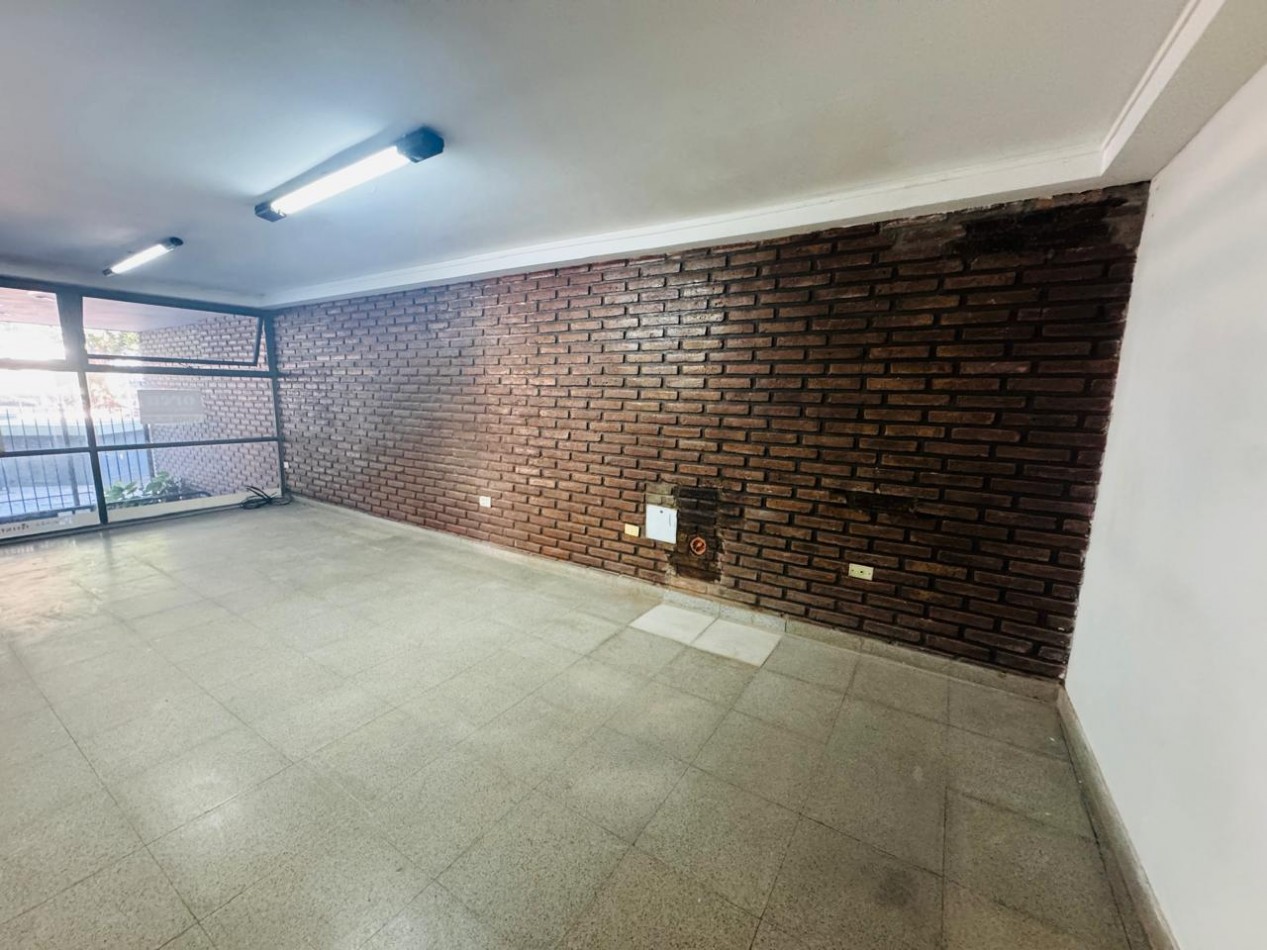 LOCAL COMERCIAL EN PLENO CENTRO FRENTE A LA PLAZA DEL SOLDADO