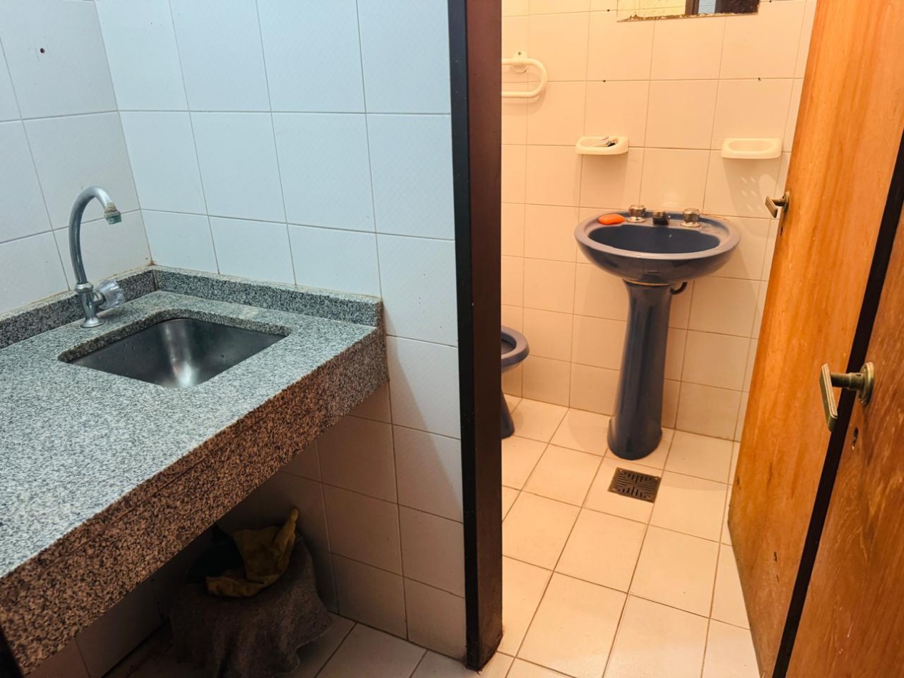 LOCAL COMERCIAL EN PLENO CENTRO FRENTE A LA PLAZA DEL SOLDADO