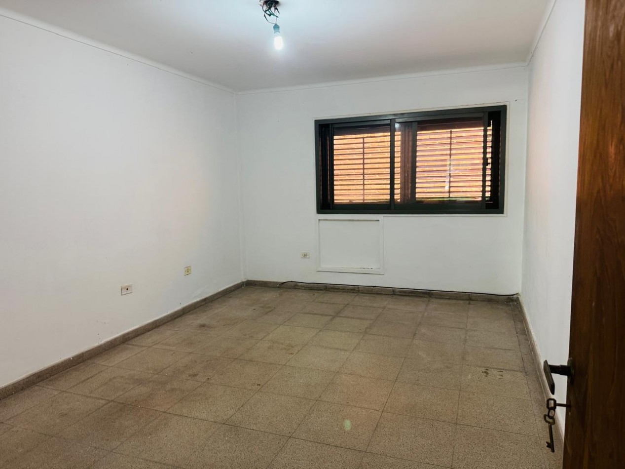 LOCAL COMERCIAL EN PLENO CENTRO FRENTE A LA PLAZA DEL SOLDADO