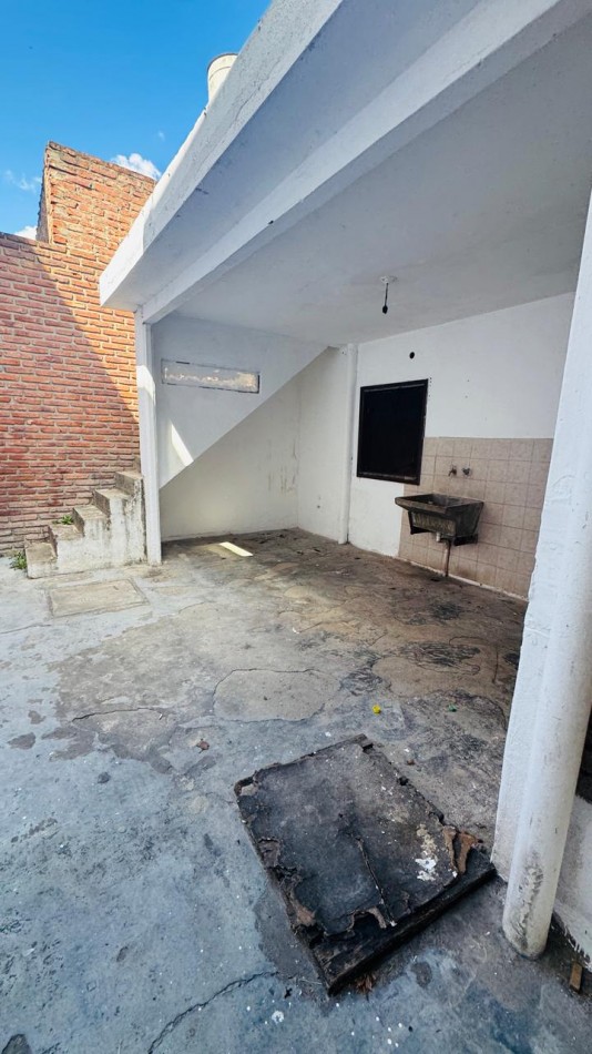 CASA EN VENTA 3 DORMITORIOS CON COCHERA 