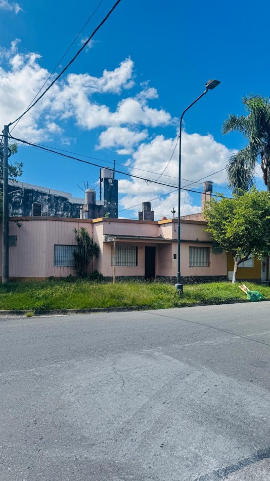 CASA EN VENTA 3 DORMITORIOS CON COCHERA 