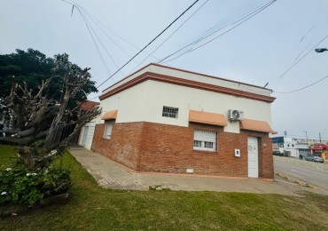 CASA SOBRE AV BLAS PARERA (EN OCHAVA)